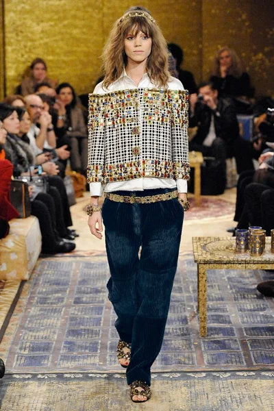 Look 25